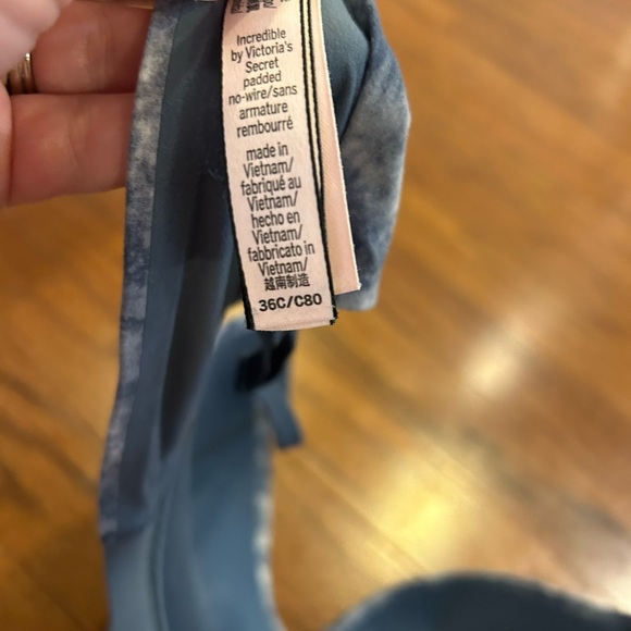 Victoria’s Secret Incredible Bra - Picture 3 of 4
